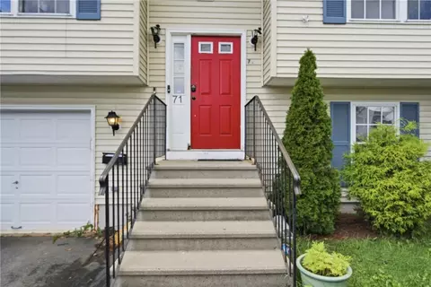 71 Clemence St, Cranston, RI 02920