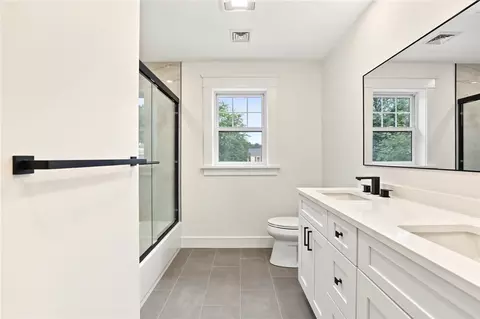 Bath - 26 Carpenter Ave, Barrington, RI 02806 photo 4 of 6