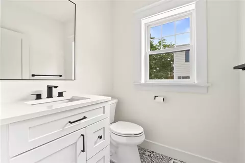 Bath - 26 Carpenter Ave, Barrington, RI 02806 photo 1 of 6