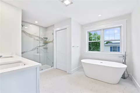 Bath - 26 Carpenter Ave, Barrington, RI 02806 photo 3 of 6