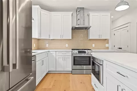 Kitchen - 26 Carpenter Ave, Barrington, RI 02806 photo 2 of 6