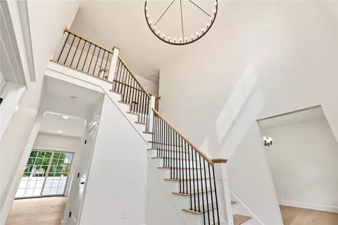 Entry Way - 26 Carpenter Ave, Barrington, RI 02806 photo 3 of 5