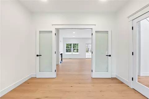 Entry Way - 26 Carpenter Ave, Barrington, RI 02806 photo 1 of 5