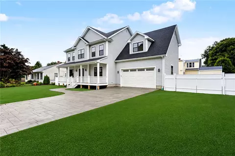 Exterior - 26 Carpenter Ave, Barrington, RI 02806 photo 3 of 4