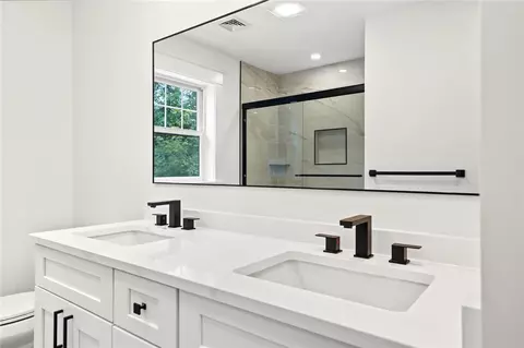 Bath - 26 Carpenter Ave, Barrington, RI 02806 photo 6 of 6