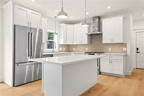 Kitchen - 26 Carpenter Ave, Barrington, RI 02806 photo 1 of 6
