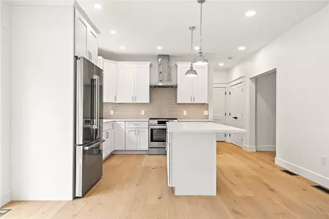 Kitchen - 26 Carpenter Ave, Barrington, RI 02806 photo 3 of 6