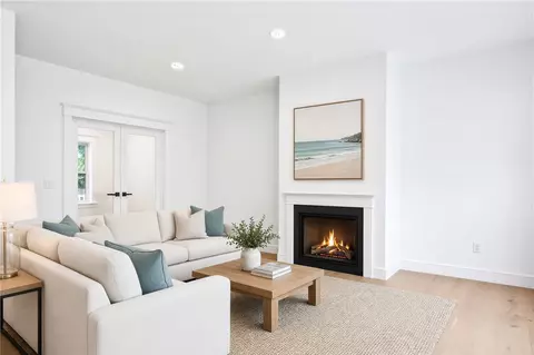 Living - 26 Carpenter Ave, Barrington, RI 02806 photo 2 of 2