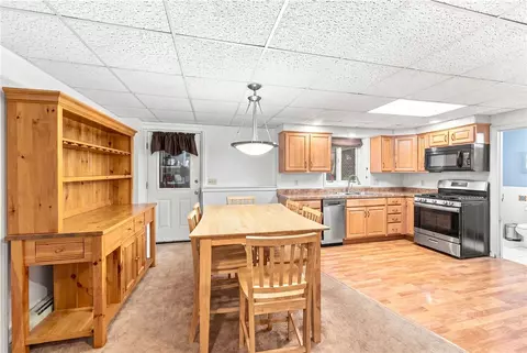 Kitchen - 100 Spring Water Dr, Woonsocket, RI 02895 photo 4 of 4