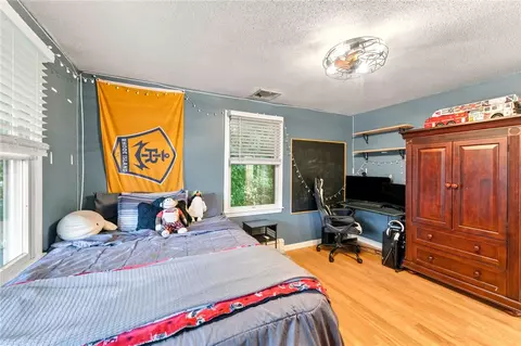 Bedroom - 100 Spring Water Dr, Woonsocket, RI 02895 photo 3 of 8