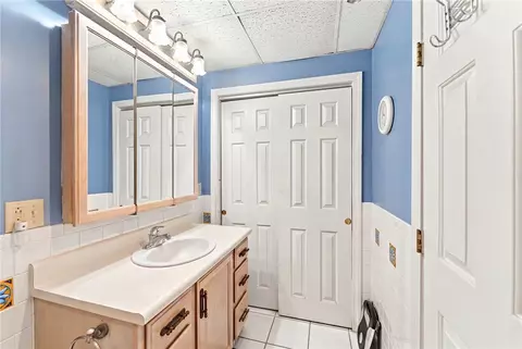Bath - 100 Spring Water Dr, Woonsocket, RI 02895 photo 5 of 7