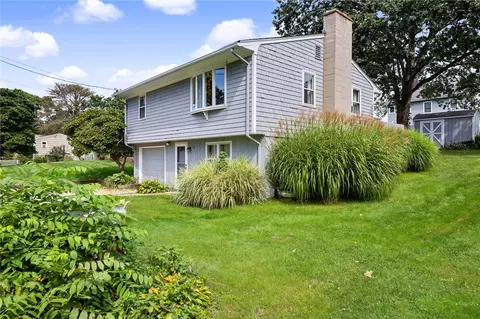 89 Spice Bush Trl, Narragansett, RI 02882