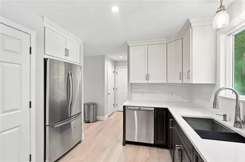 Kitchen - 29 Walker Ln, Coventry, RI 02816 photo 4 of 9