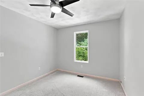 Bedroom - 29 Walker Ln, Coventry, RI 02816 photo 9 of 10