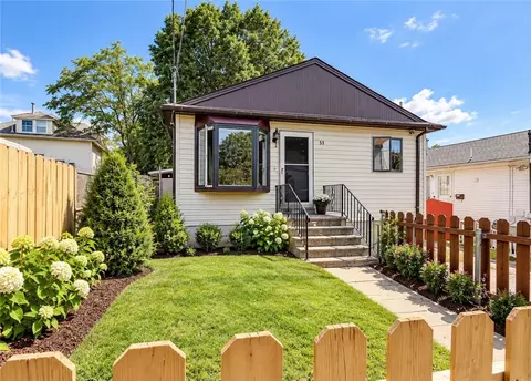 19 Christopher St, Providence, RI 02904