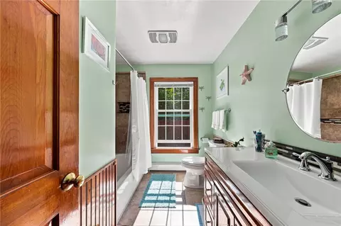Bath - 11 Pachet Brook Rd, Little Compton, RI 02837 photo 2 of 3
