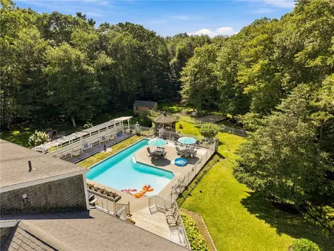 Exterior - 11 Pachet Brook Rd, Little Compton, RI 02837 photo 3 of 12