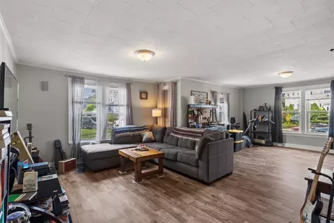 Living - 124 Lincoln St, Woonsocket, RI 02895 photo 3 of 9