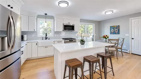 Kitchen - 4 Cooke Pl, Warwick, RI 02888 photo 4 of 6