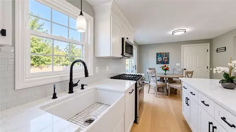 Kitchen - 4 Cooke Pl, Warwick, RI 02888 photo 3 of 6