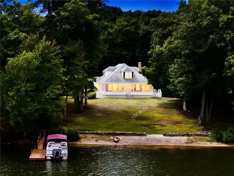 76 Coolridge Ave, Greenville, RI 02828