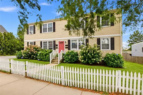 45 Hammond St #3, Newport, RI 02840