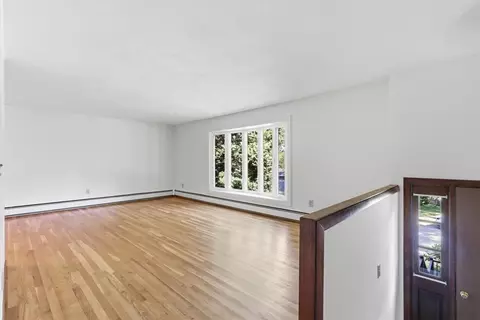 Living - 83 Sage Dr, Warwick, RI 02886 photo 2 of 6