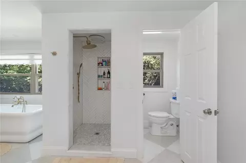 Bath - 151 Hope Rd, Cranston, RI 02921 photo 6 of 10