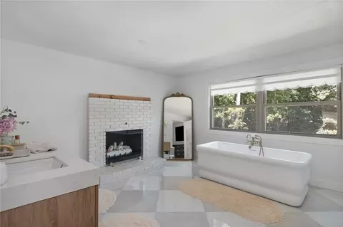 Bath - 151 Hope Rd, Cranston, RI 02921 photo 1 of 10