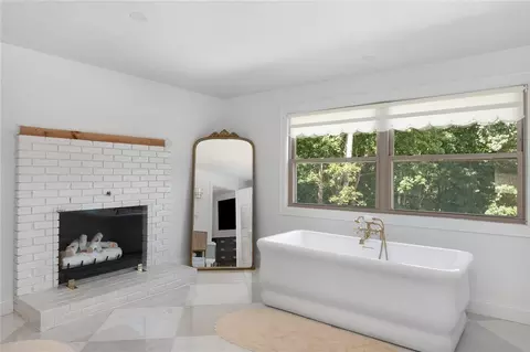 Bath - 151 Hope Rd, Cranston, RI 02921 photo 2 of 10