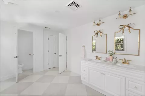 Bath - 151 Hope Rd, Cranston, RI 02921 photo 8 of 10