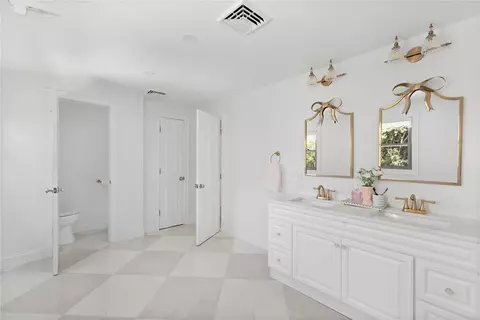 Bath - 151 Hope Rd, Cranston, RI 02921 photo 9 of 11