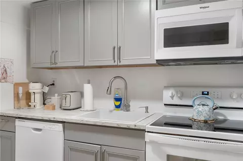 Kitchen - 151 Hope Rd, Cranston, RI 02921 photo 3 of 3