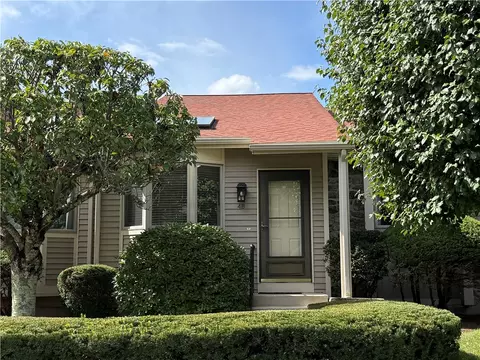 4 Shadowbrook Ln #B, Smithfield, RI 02917
