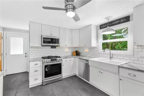 Kitchen - 39 Okinawa Ave, Warwick, RI 02889 photo 1 of 3