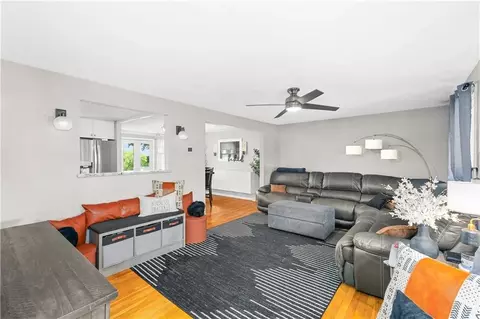 Living - 39 Okinawa Ave, Warwick, RI 02889 photo 2 of 3