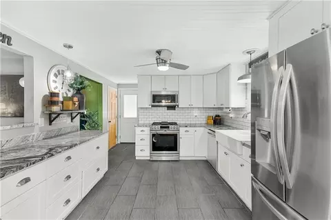 Kitchen - 39 Okinawa Ave, Warwick, RI 02889 photo 3 of 3