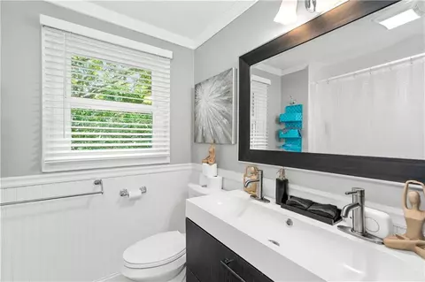 Bath - 39 Okinawa Ave, Warwick, RI 02889 photo 2 of 3