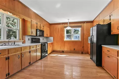 Kitchen - 35 Lane E, Warwick, RI 02888 photo 2 of 3