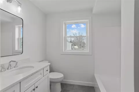 Bath - 98 Red Maple Ln, Warwick, RI 02886 photo 4 of 4