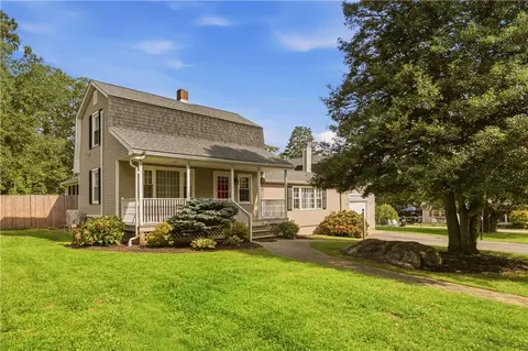 21 King Rd, Tiverton, RI 02878
