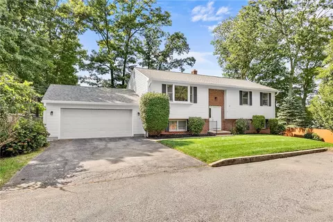 2 Ryan Ln, North Providence, RI 02911