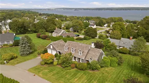 80 Holman St, Portsmouth, RI 02871