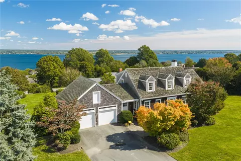 80 Holman St, Portsmouth, RI 02871