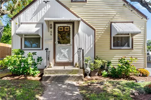 66 Larchmere Dr, Rumford, RI 02916