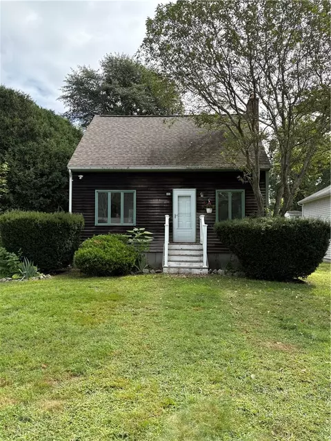 73 S River Dr, Narragansett, RI 02882