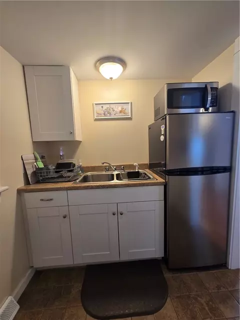 Kitchen - 88 Old Post Rd #6, Westerly, RI 02891 photo 2 of 3