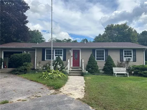 15 Riverview Dr, Wood River Junction, RI 02894