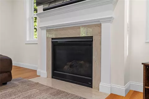 Living - 34 E Lantern Rd, Lincoln, RI 02865 photo 2 of 4