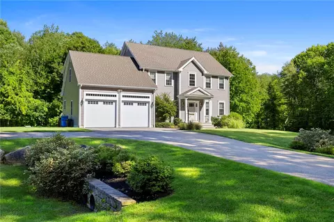 Exterior - 34 E Lantern Rd, Lincoln, RI 02865 photo 4 of 9